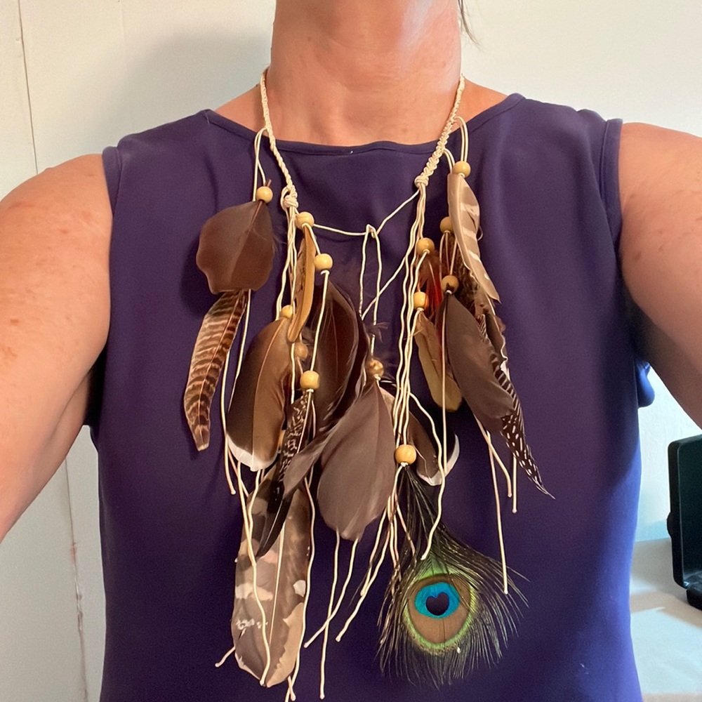 Tribal stretch feather & wood bead necklace